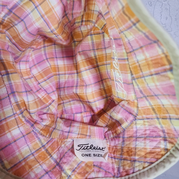 Titleist Reversible Bucket Hat Cream And Plaid - Picture 2 of 6
